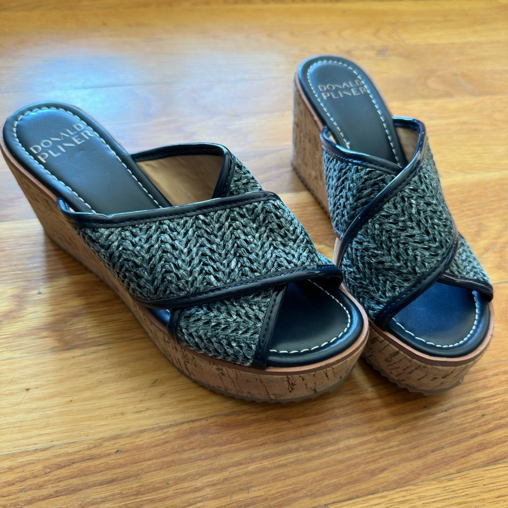 DONALD PLINER size 8 women’s wedges